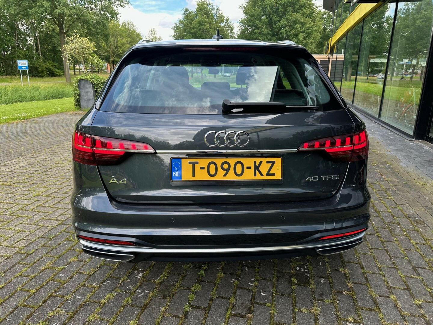 Audi-A4-10