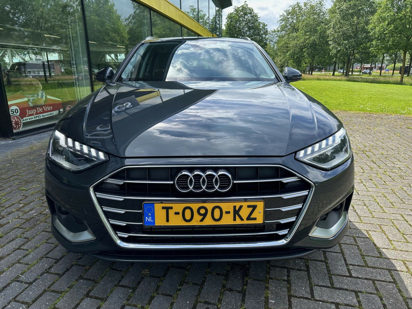 Audi-A4-12