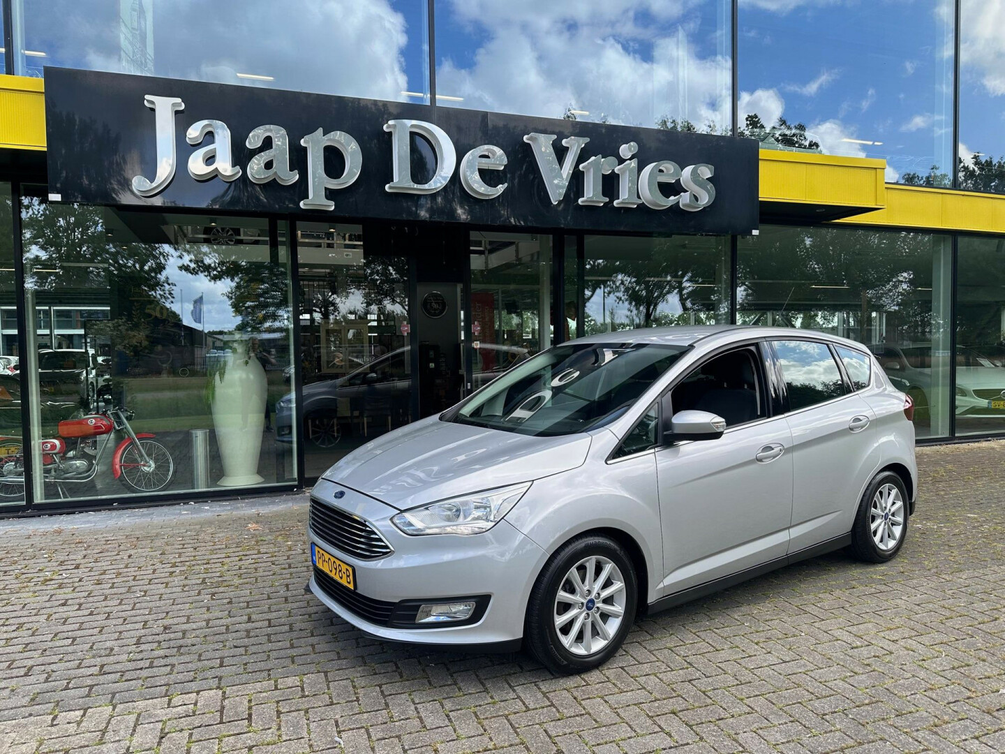 Ford-C-MAX-0