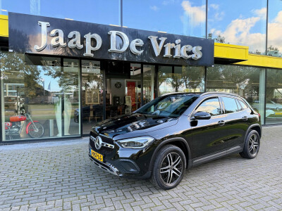 Mercedes-Benz-GLA-0