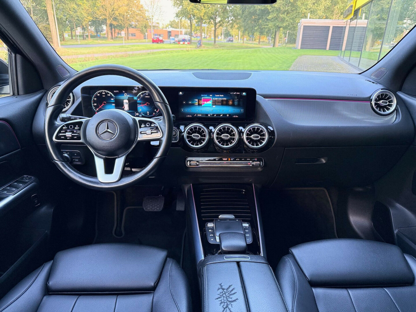 Mercedes-Benz-GLA-10