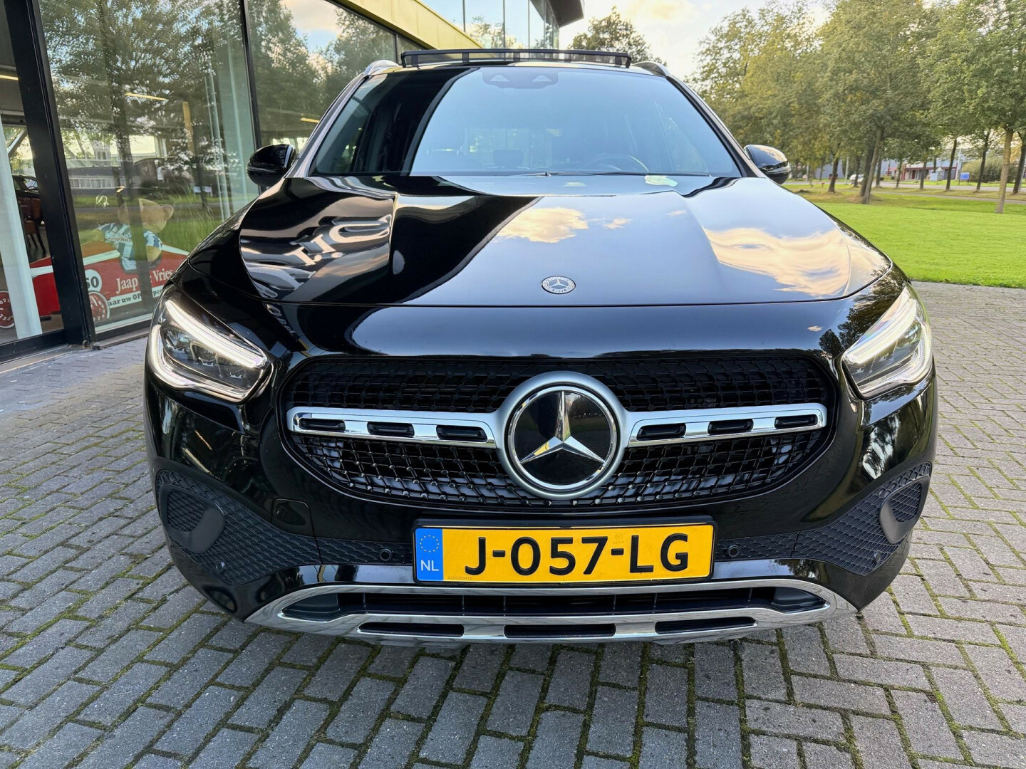 Mercedes-Benz-GLA-14