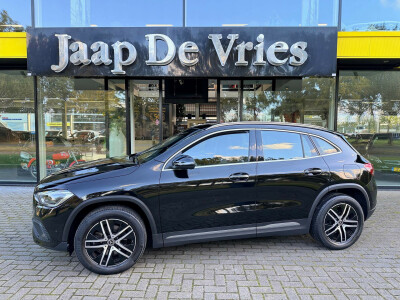 Mercedes-Benz-GLA-2