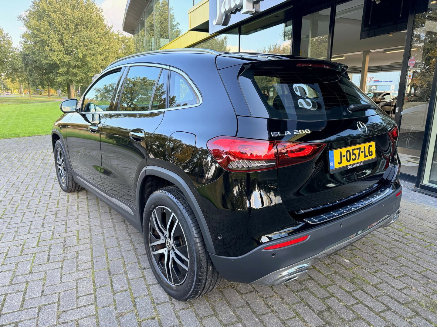 Mercedes-Benz-GLA-3