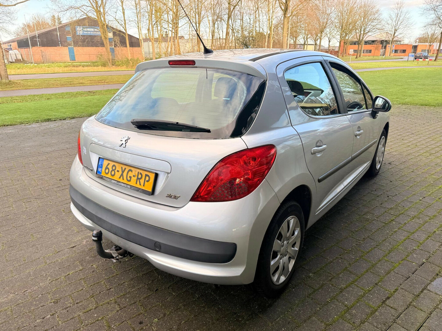 Peugeot-207-10