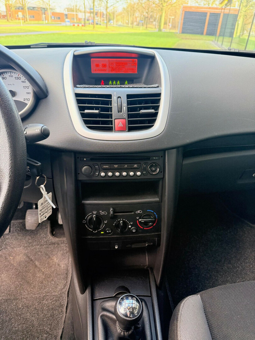 Peugeot-207-5