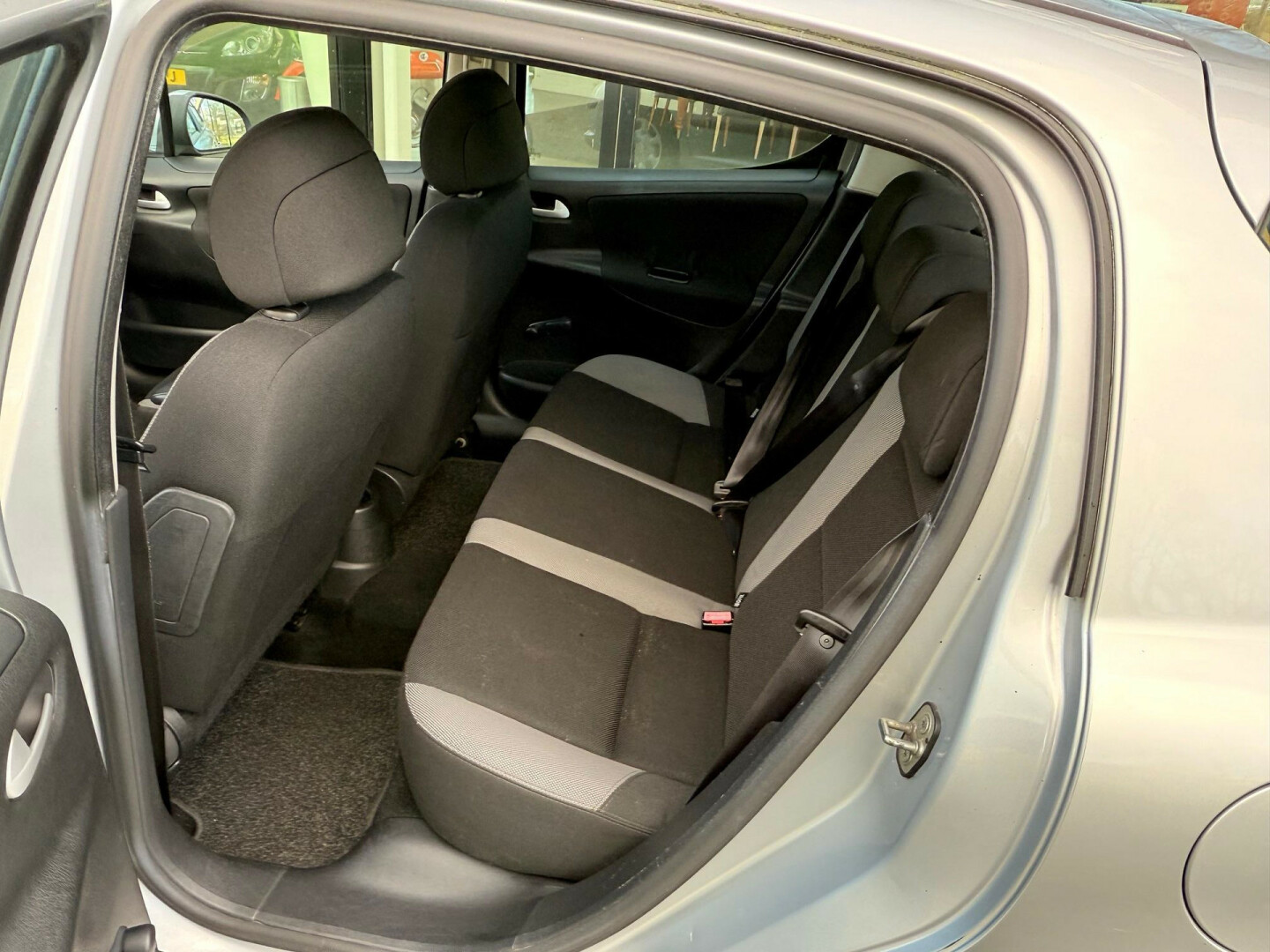 Peugeot-207-6