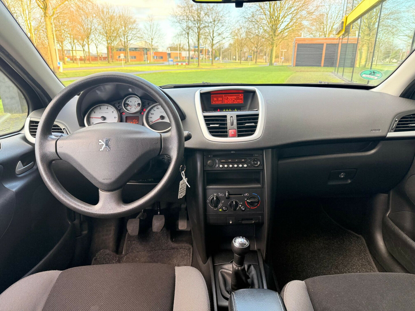 Peugeot-207-7