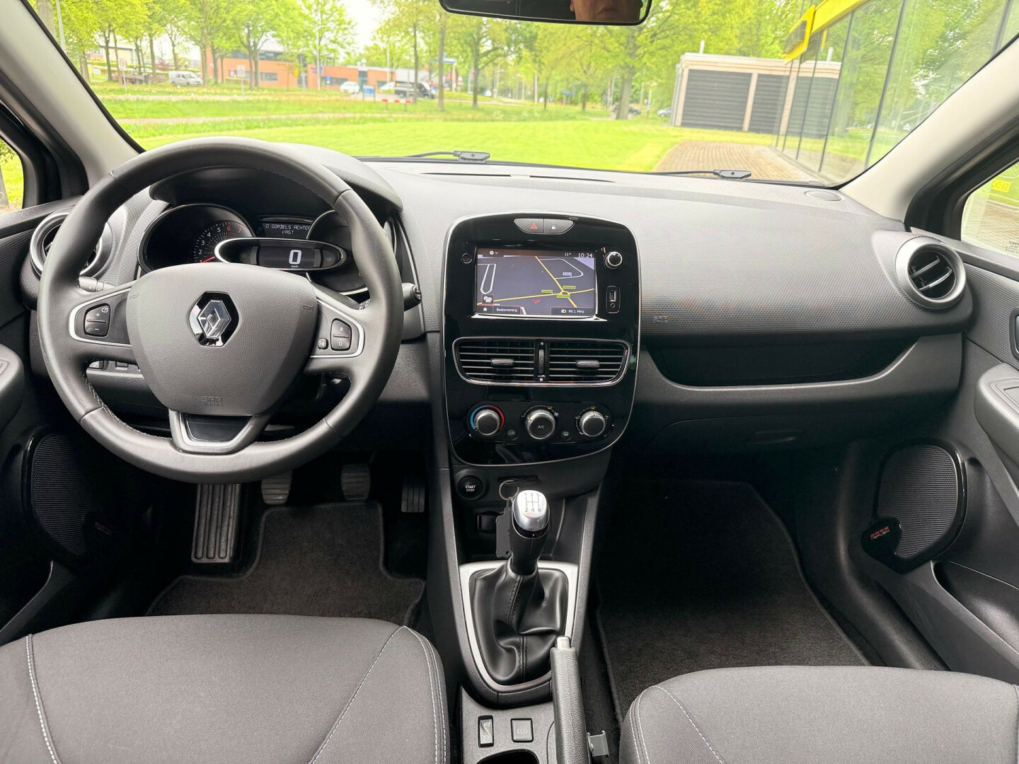 Renault-Clio-10