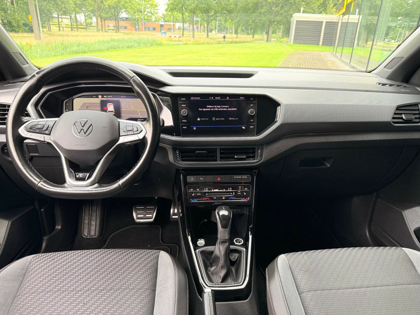 Volkswagen-T-Cross-9